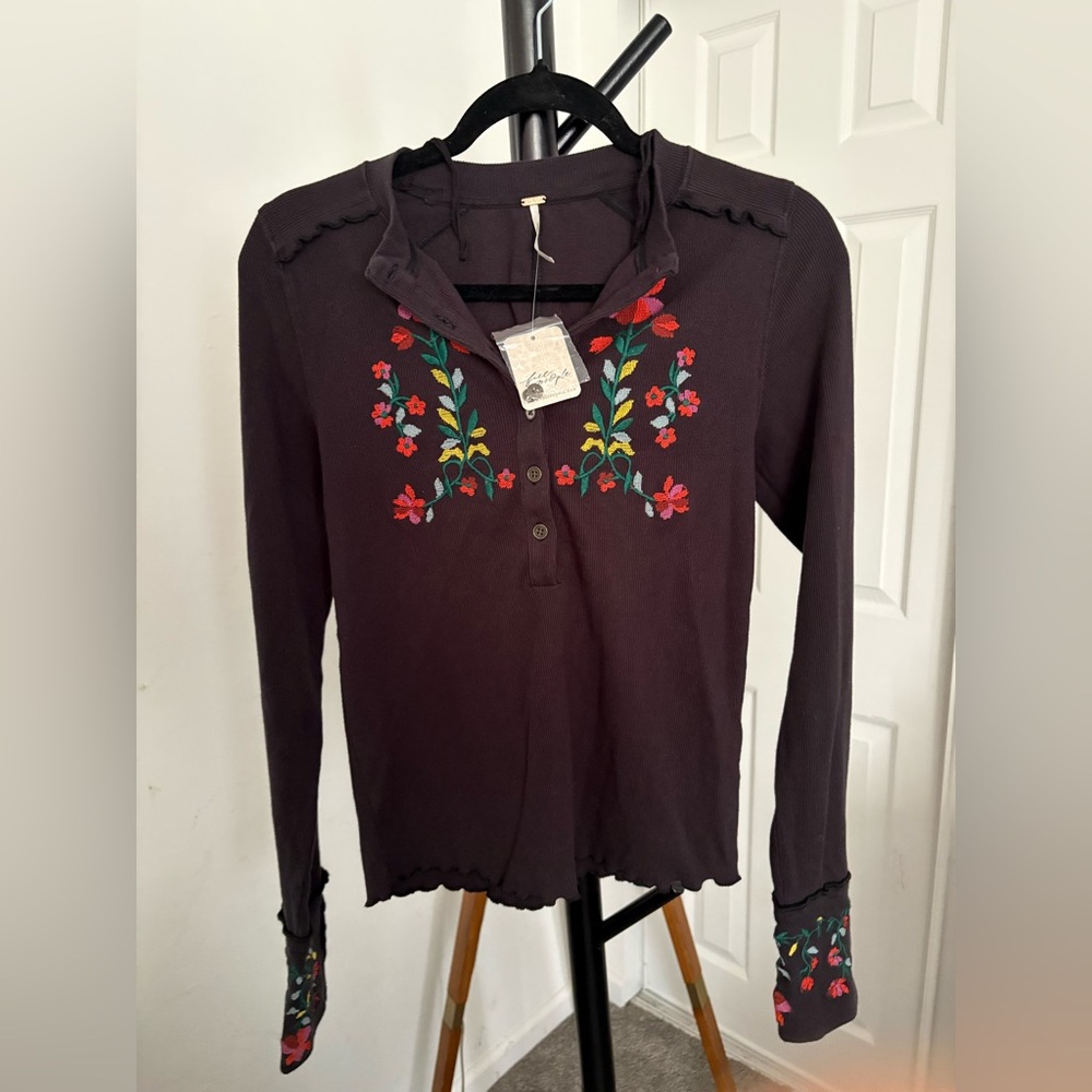 NWT FREE PEOPLE Fleur Embroidered Cuff Top | Black MSRP $98 Size M - Picture 11 of 15